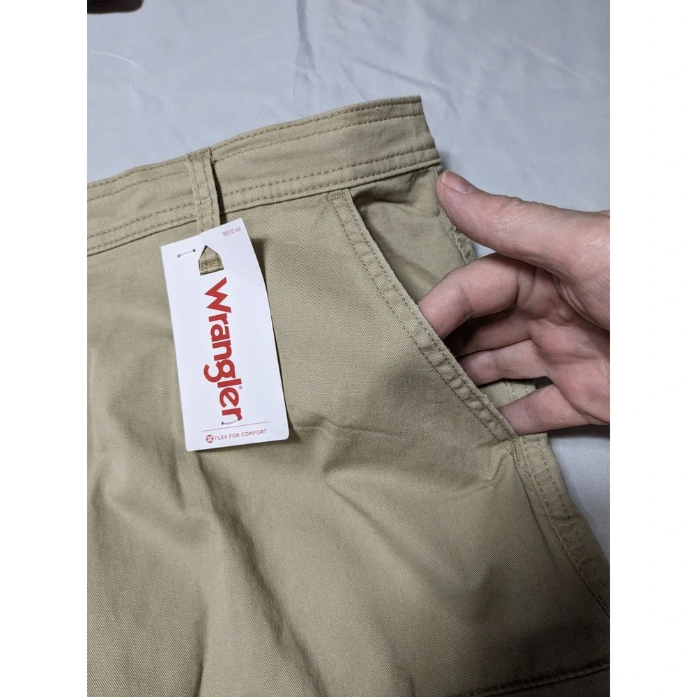 WRANGLER RELAXED FIT Men Size 40 Cotton Stretch Khaki 11